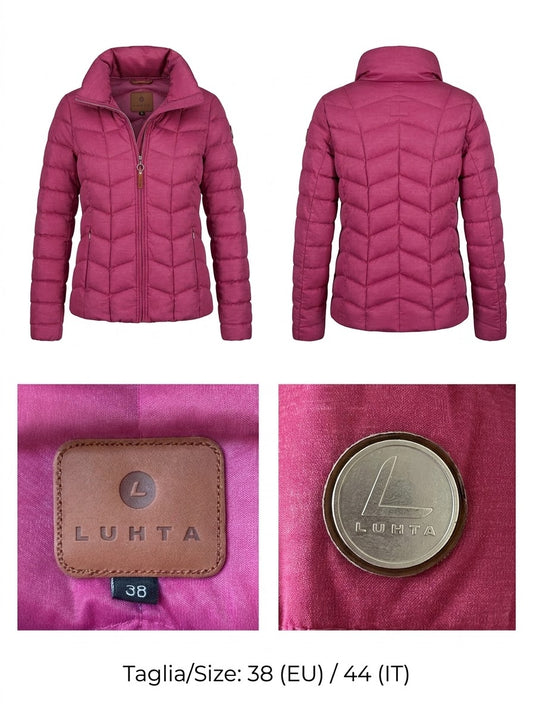 Chaqueta Acolchada Fucsia con Cuello Alto y Diseño en Chevrón